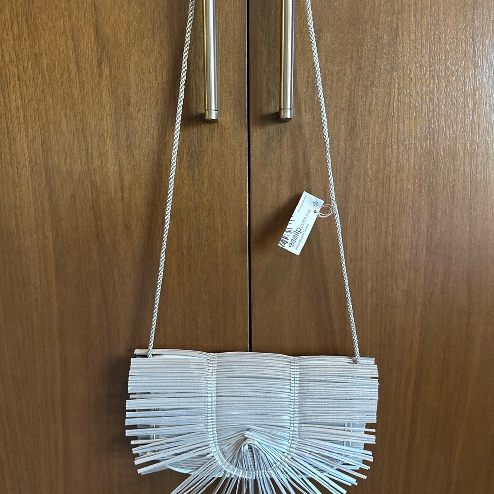 ✨ Alexandra Tsoukala “Minimum Design” Silver Fringe Clutch / Crossbody ✨ NWT&Box - Picture 3 of 7
